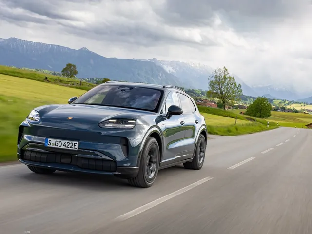 Porsche Cayenne S Electric (2026)