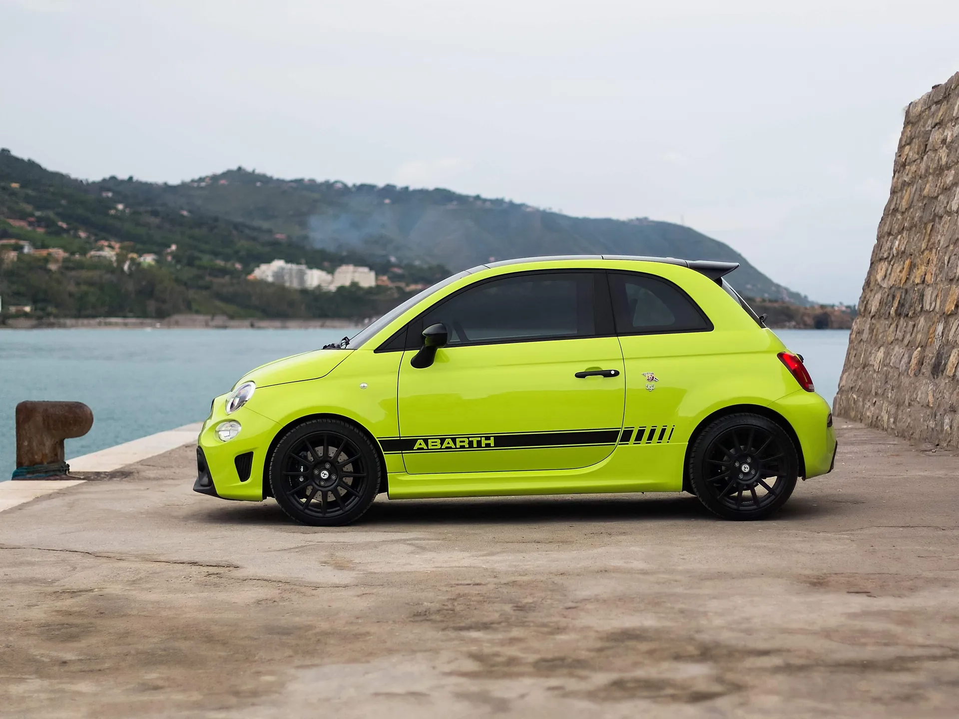 Fiat 595 Abarth (2019) – boční profil