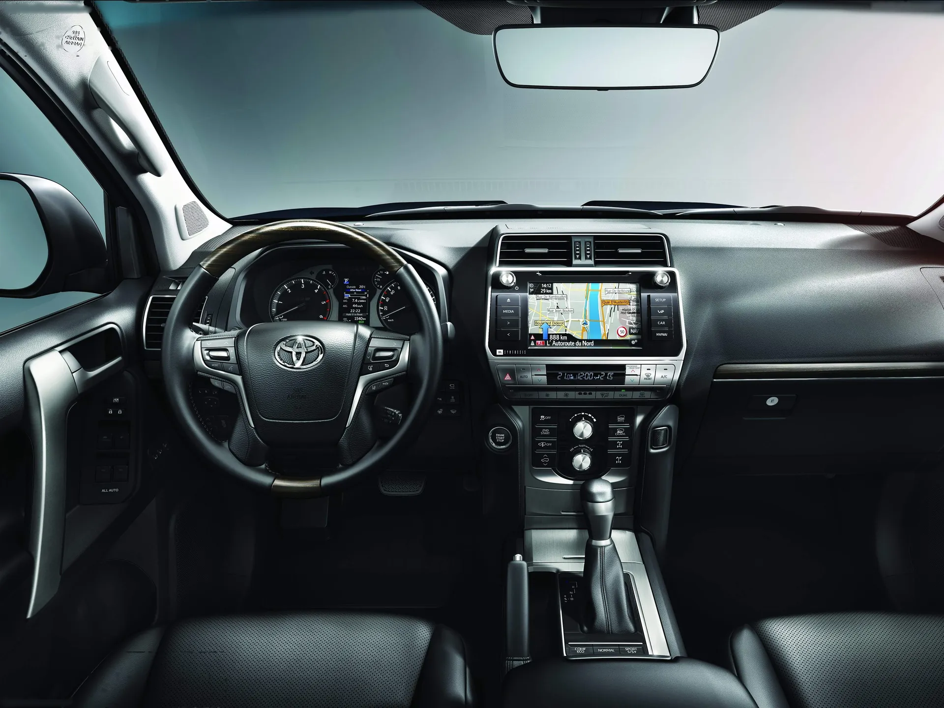 Toyota Land Cruiser (2018) - Interior
