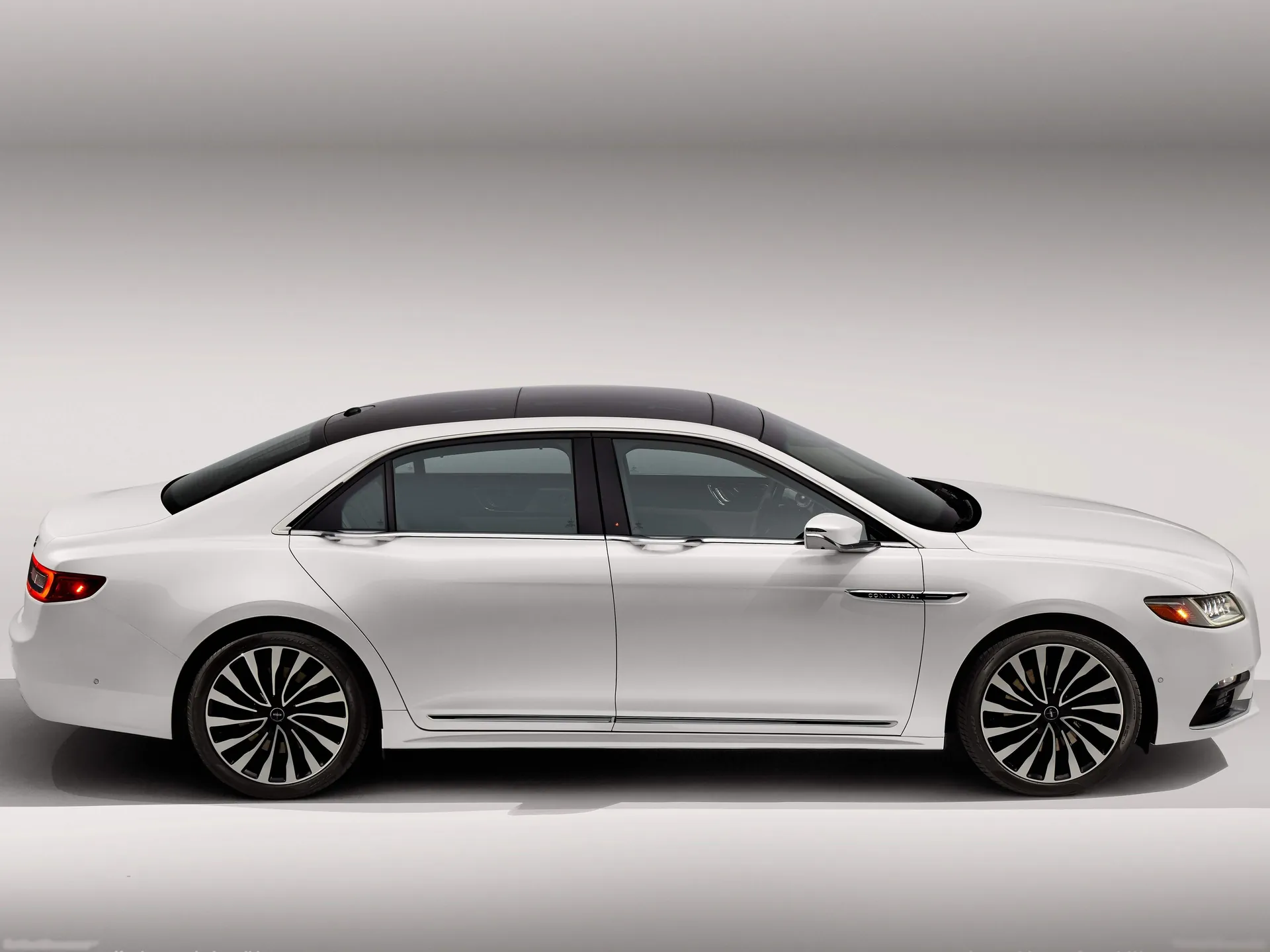 Lincoln Continental (2017) – boční profil