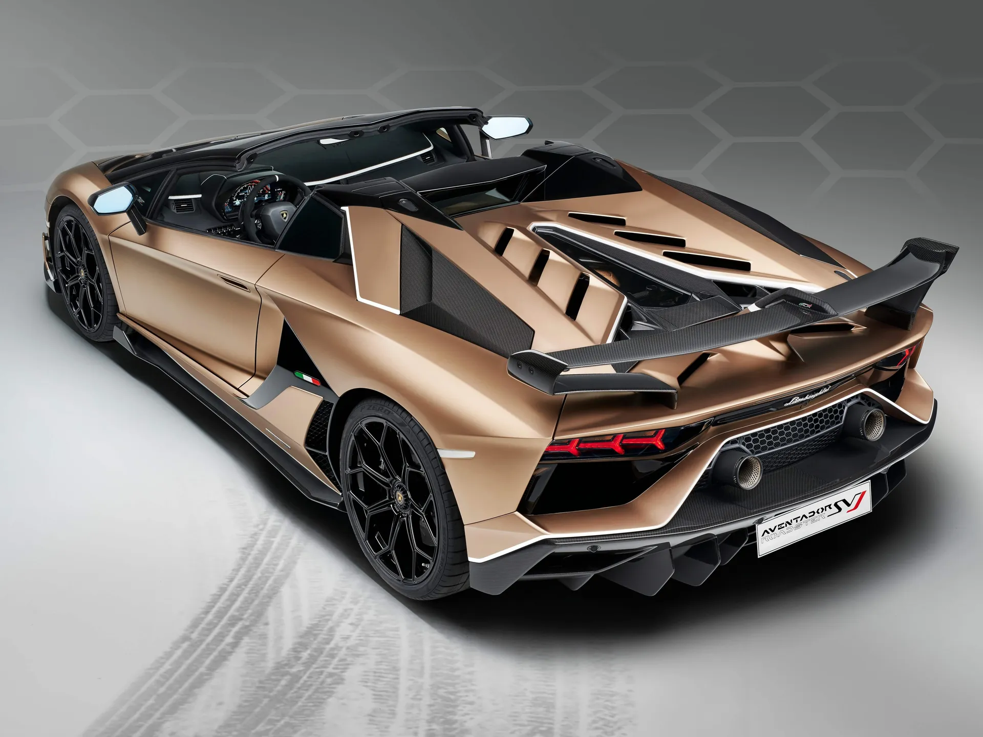 Lamborghini Aventador SVJ Roadster (2020) – zadní tříčtvrteční pohled