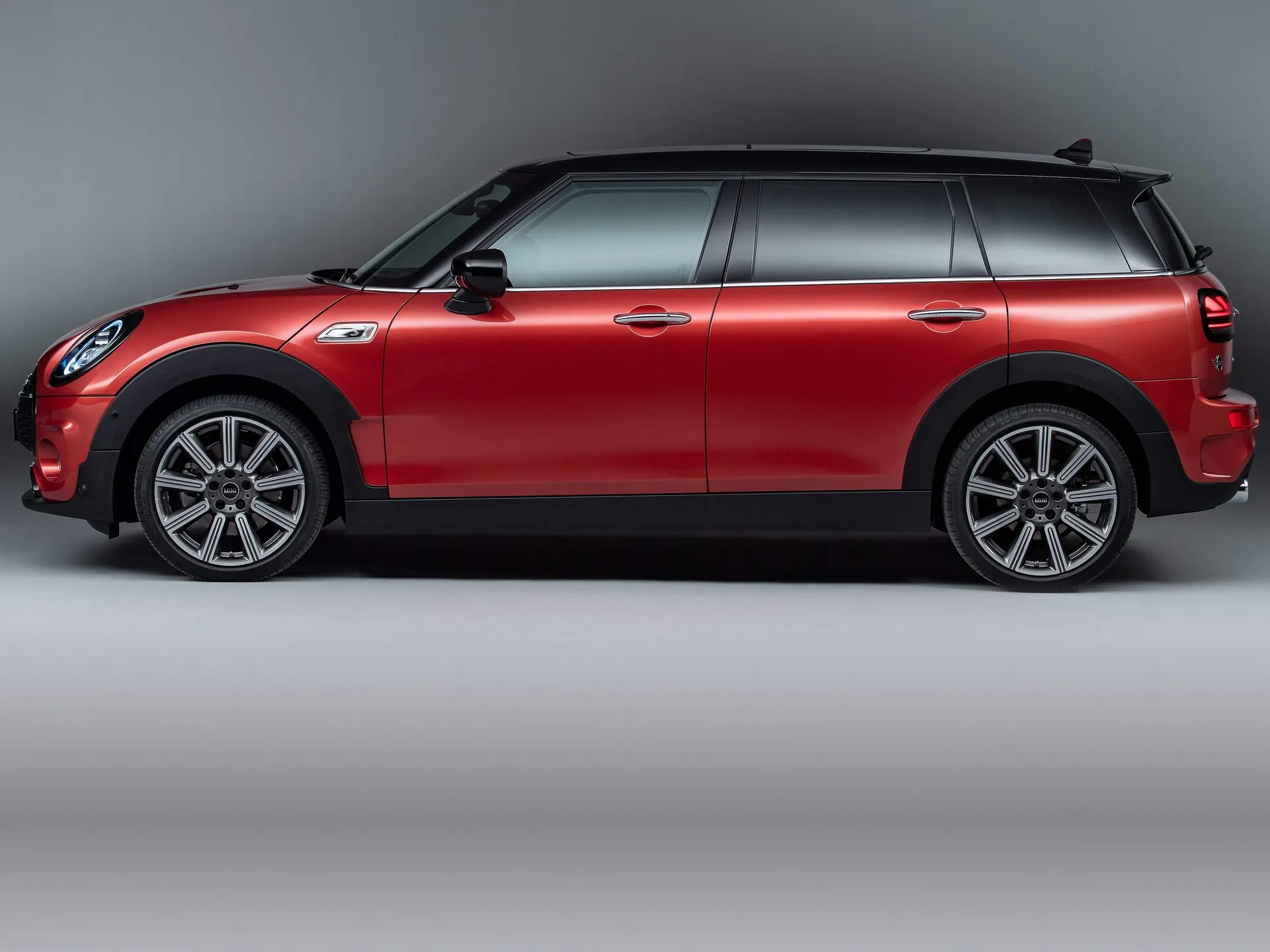 Mini Clubman (2020) – boční profil