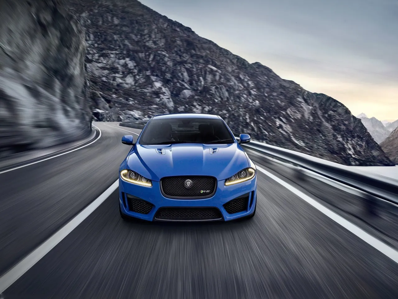 Jaguar XFR-S (2014) – zepředu