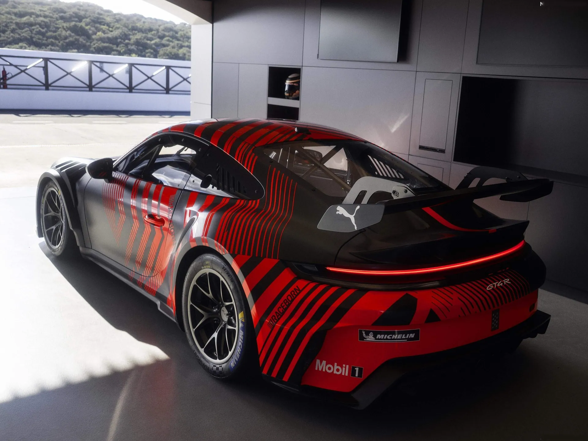 Porsche 911 GT4 R (2027) – zadní tříčtvrteční pohled