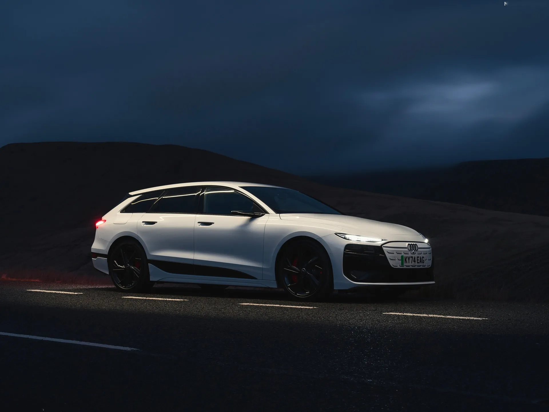 Audi S6 Avant e-tron [UK] (2025)