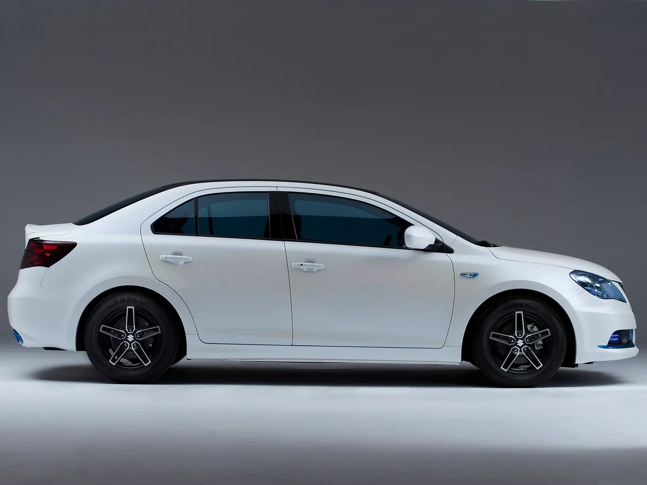 Suzuki Kizashi EcoCharge Concept (2011) – boční profil