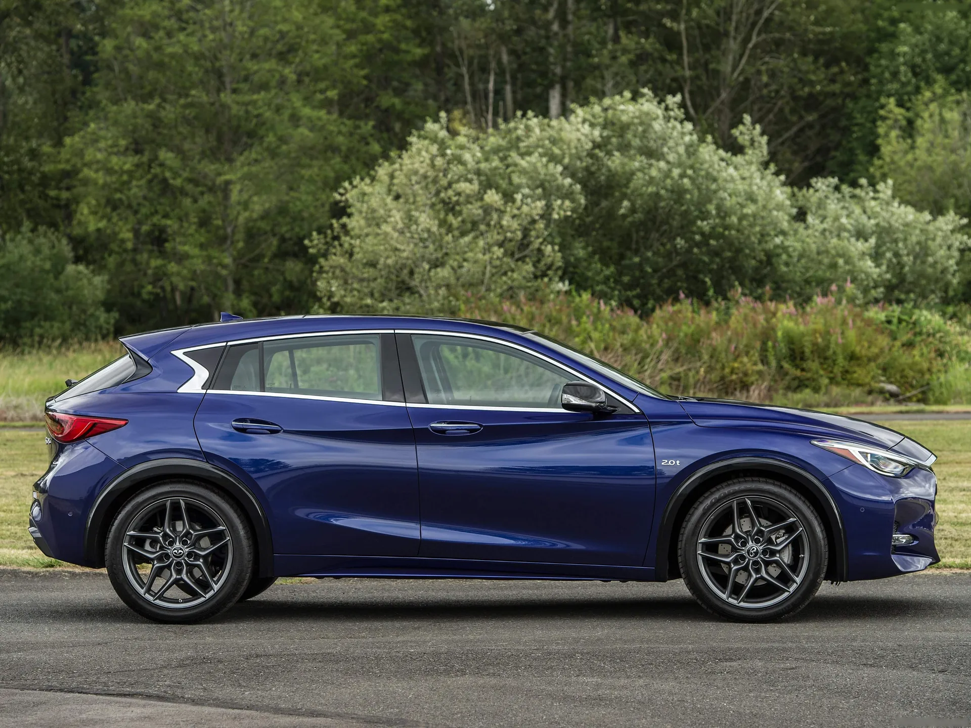 Infiniti QX30 (2017) – boční profil