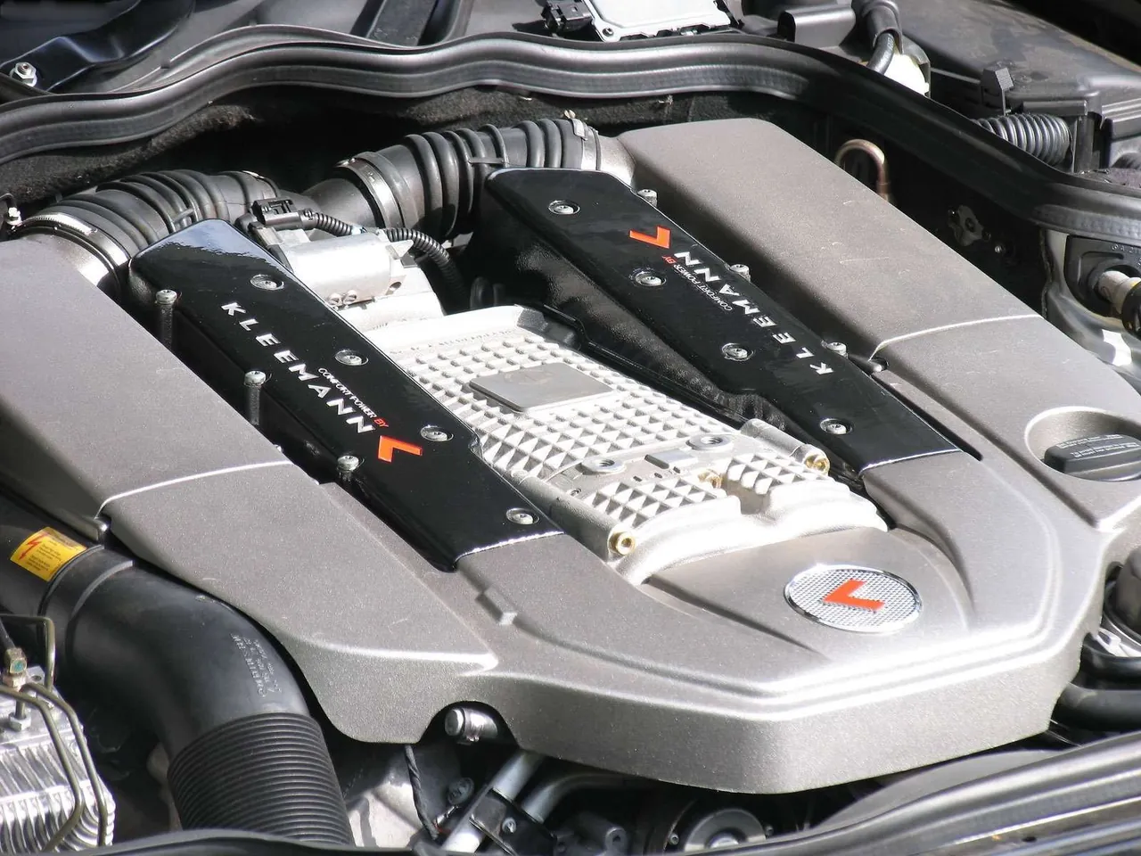 Kleemann Mercedes-Benz E 55 K3 (2004) – motorový prostor