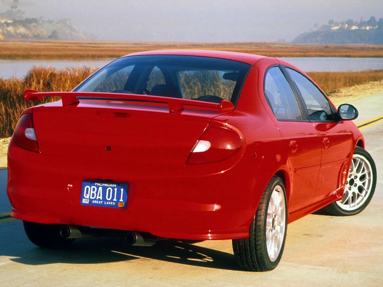 Dodge Neon RT (2001) – zadní tříčtvrteční pohled