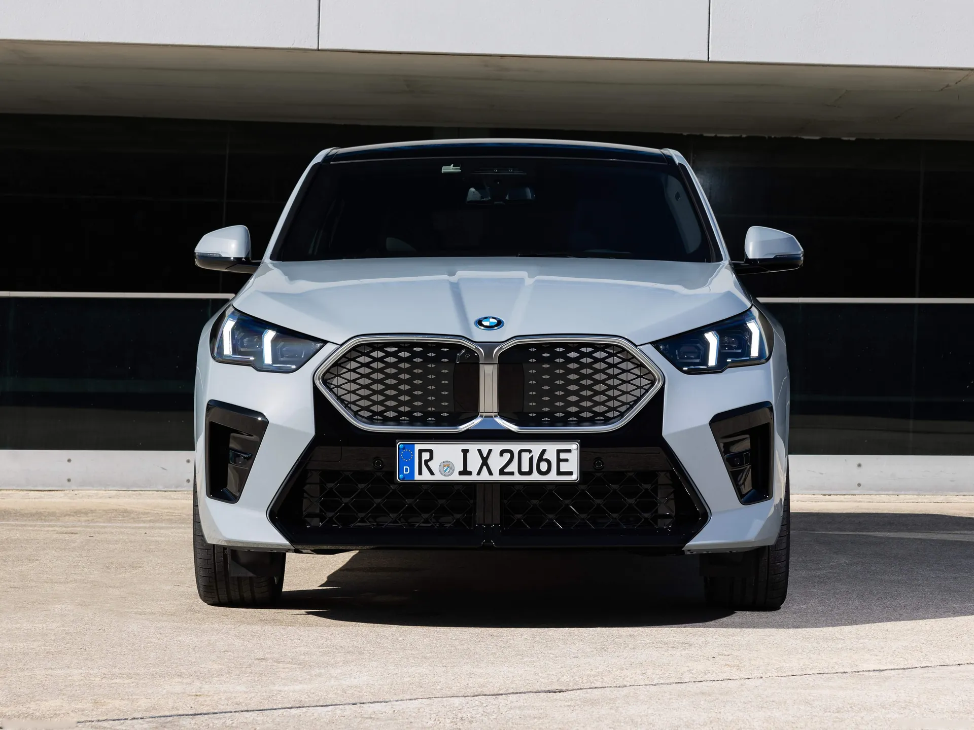 BMW iX2 (2024) - Front