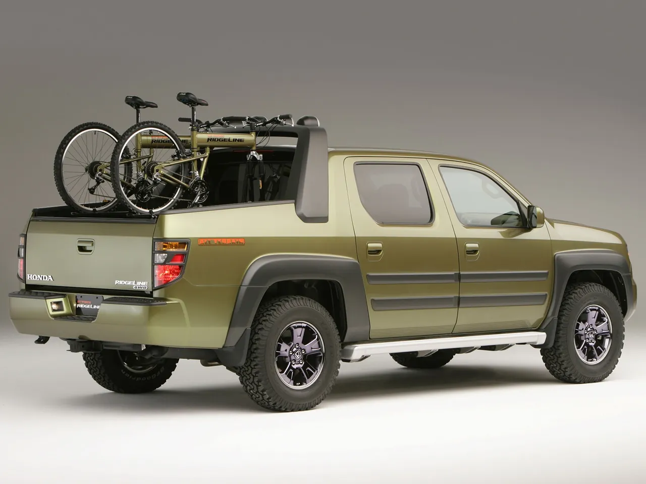 Honda Ridgeline All-Terrain Concept (2005) – zadní tříčtvrteční pohled