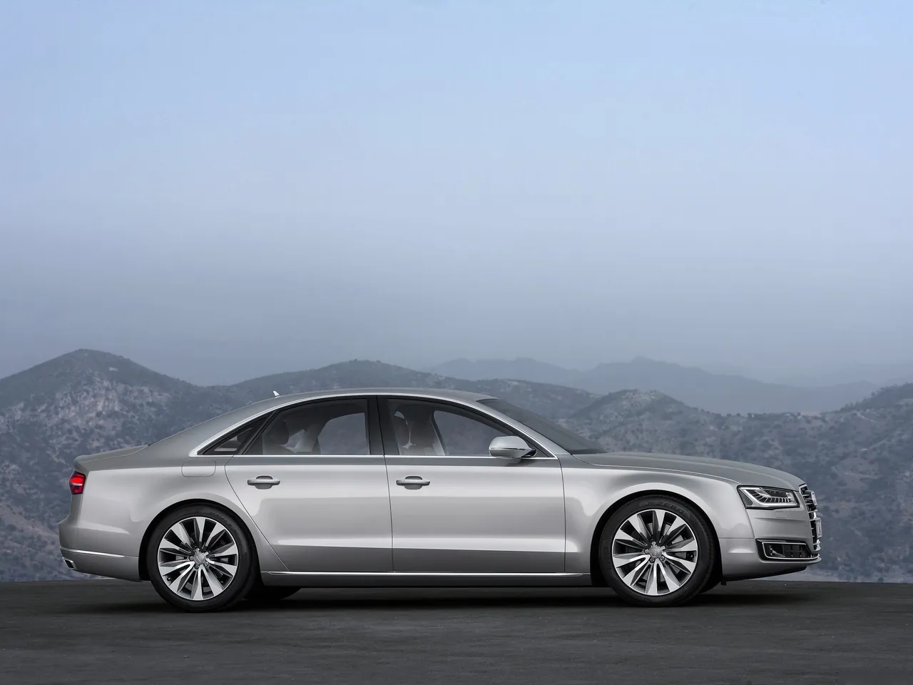 Audi A8 (2014) – boční profil