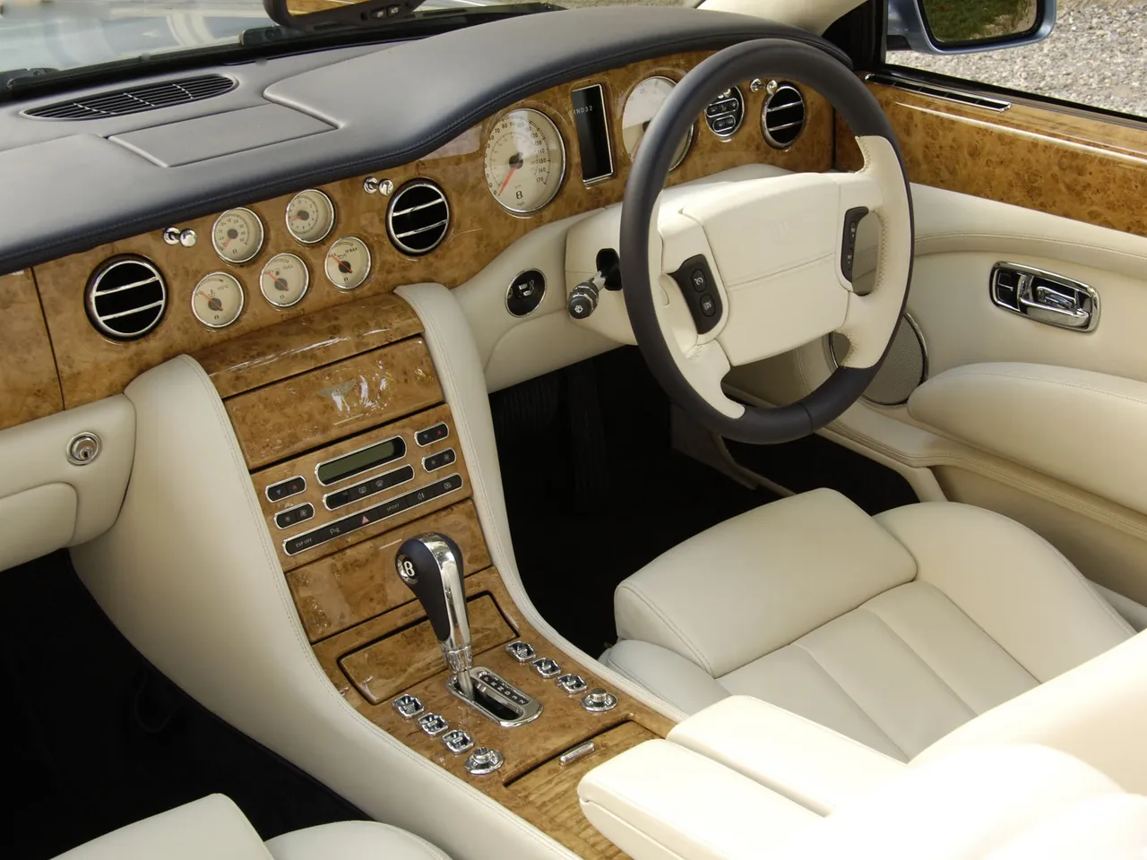 Bentley Azure (2006) – interiér