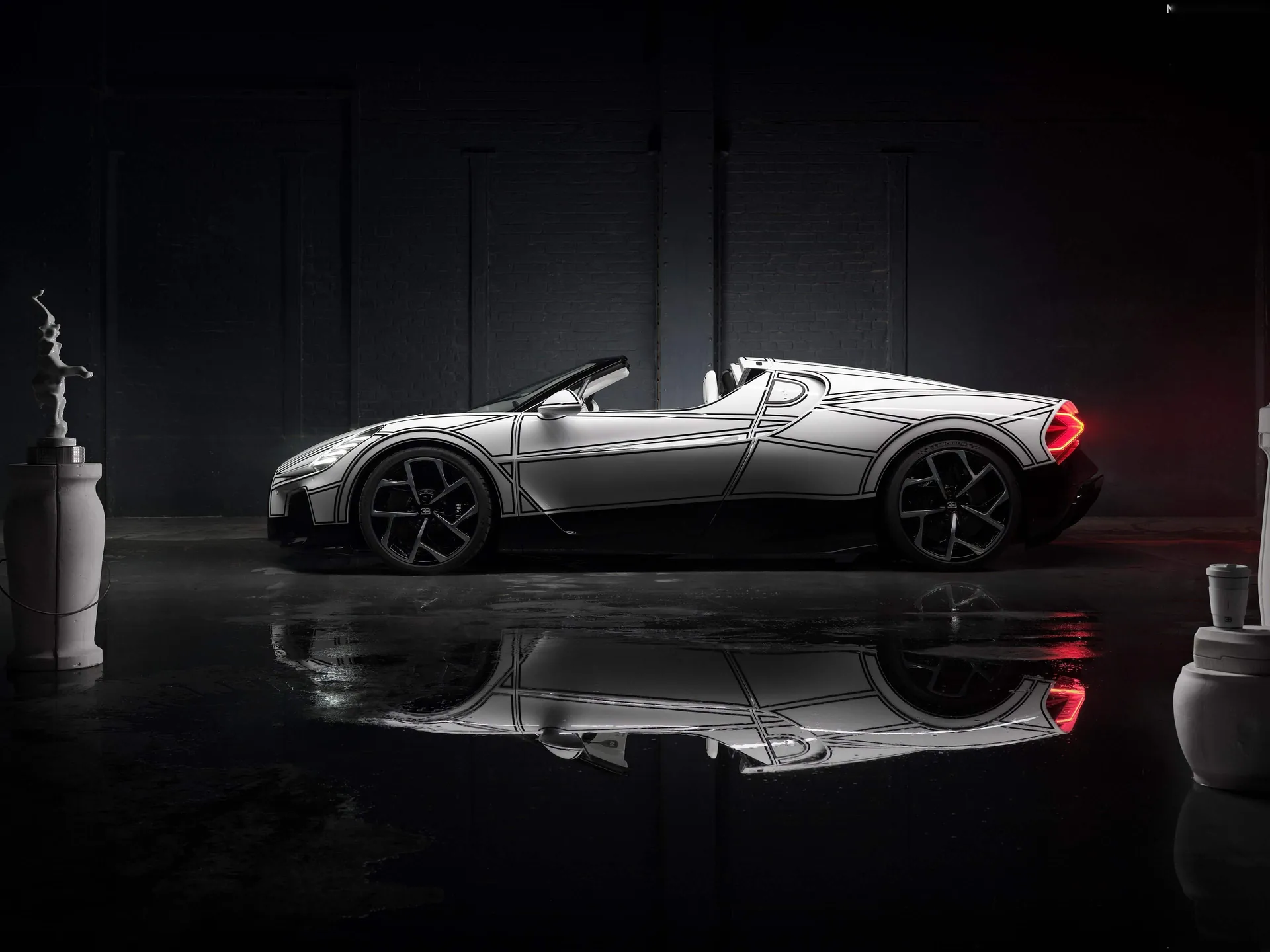 Bugatti W16 Mistral Blanc Eternel (2026) – boční profil