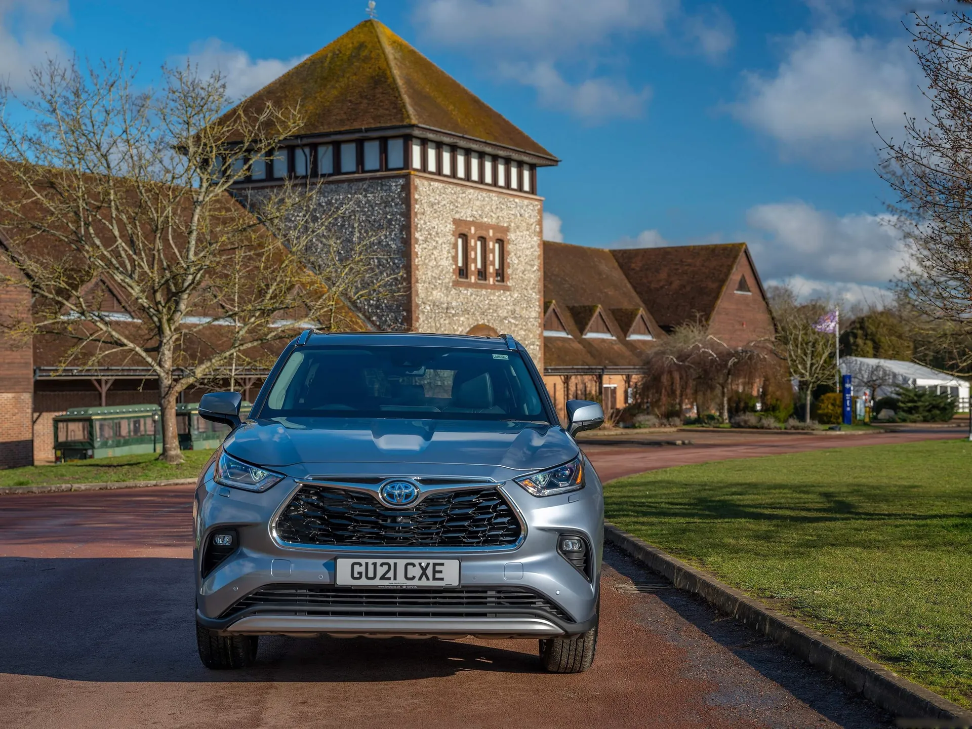 Toyota Highlander [UK] (2021) - Front