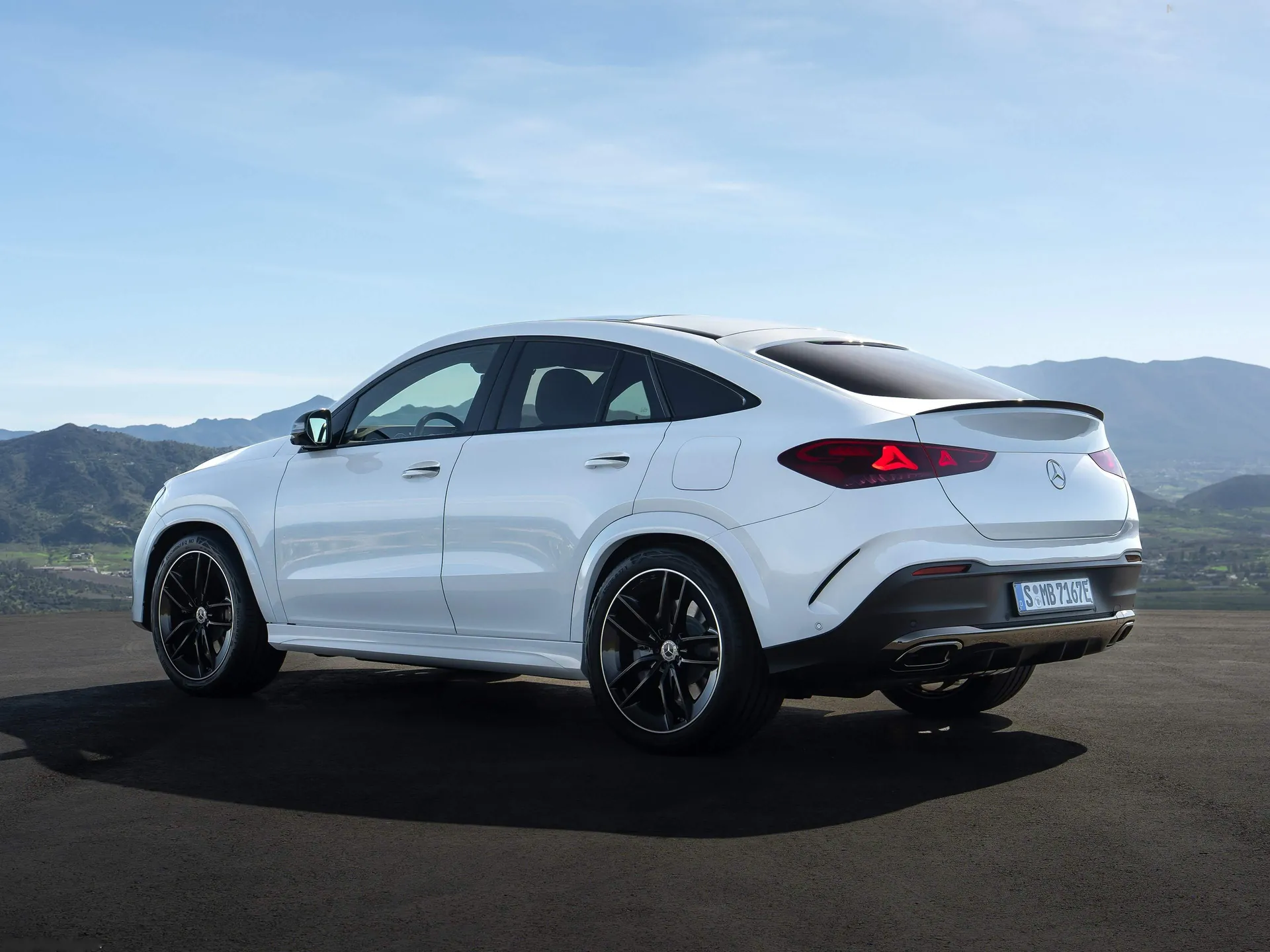 Mercedes-Benz GLE Coupe (2027) – zadní tříčtvrteční pohled