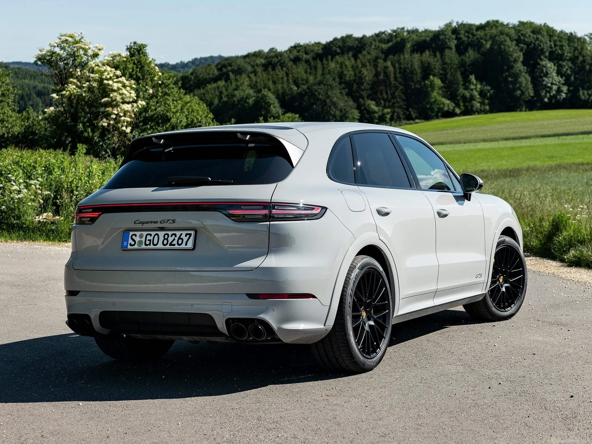 Porsche Cayenne GTS (2020) – zadní tříčtvrteční pohled