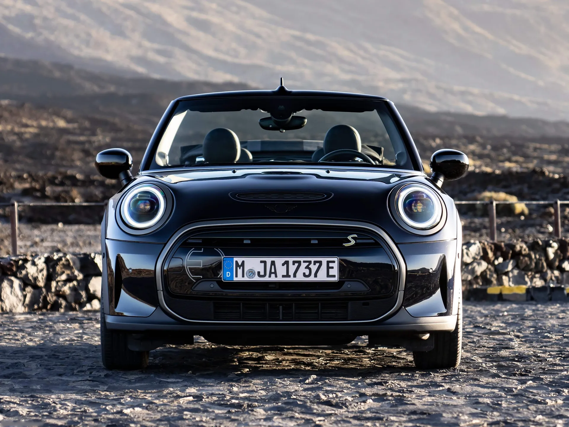 Mini Cooper SE Convertible (2023) – zepředu
