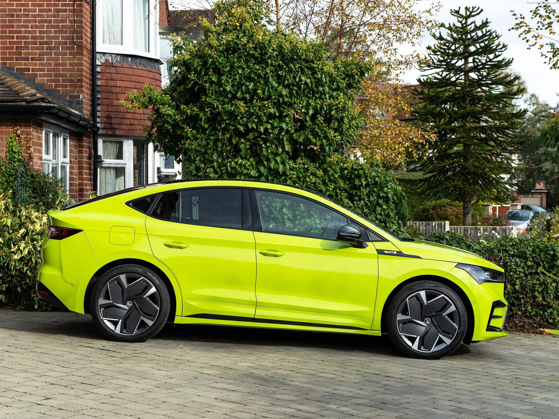 Skoda Enyaq Coupe iV vRS [UK] (2022) – boční profil
