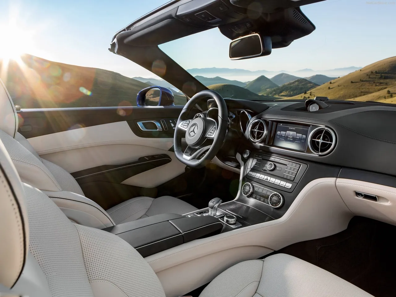 Mercedes-Benz SL (2017) - Interior