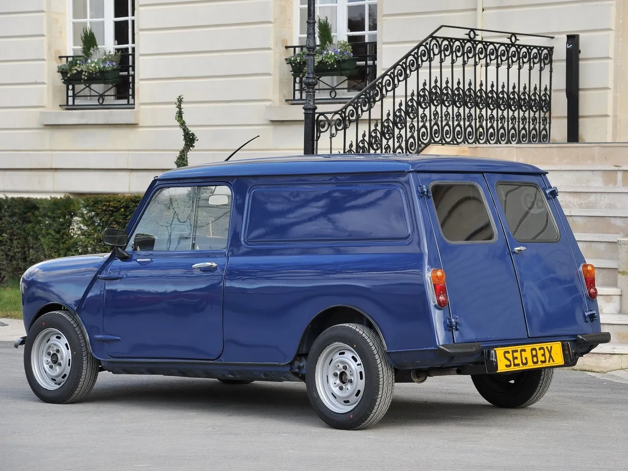Mini Van (1982) – zadní tříčtvrteční pohled