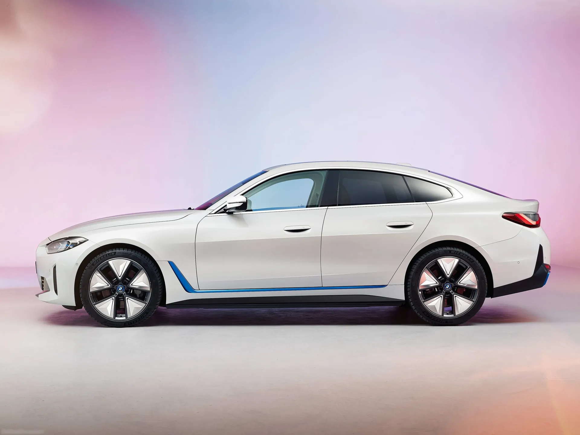 BMW i4 (2022) – boční profil