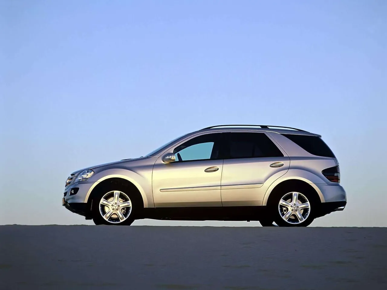Mercedes-Benz ML350 (2006) - Side Profile