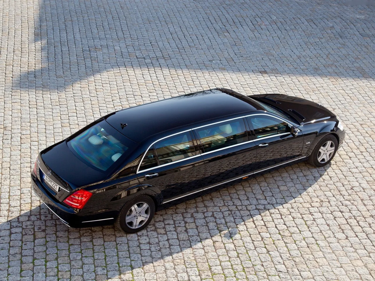 Mercedes-Benz S600 Pullman Guard (2011) - Rear Three-Quarter