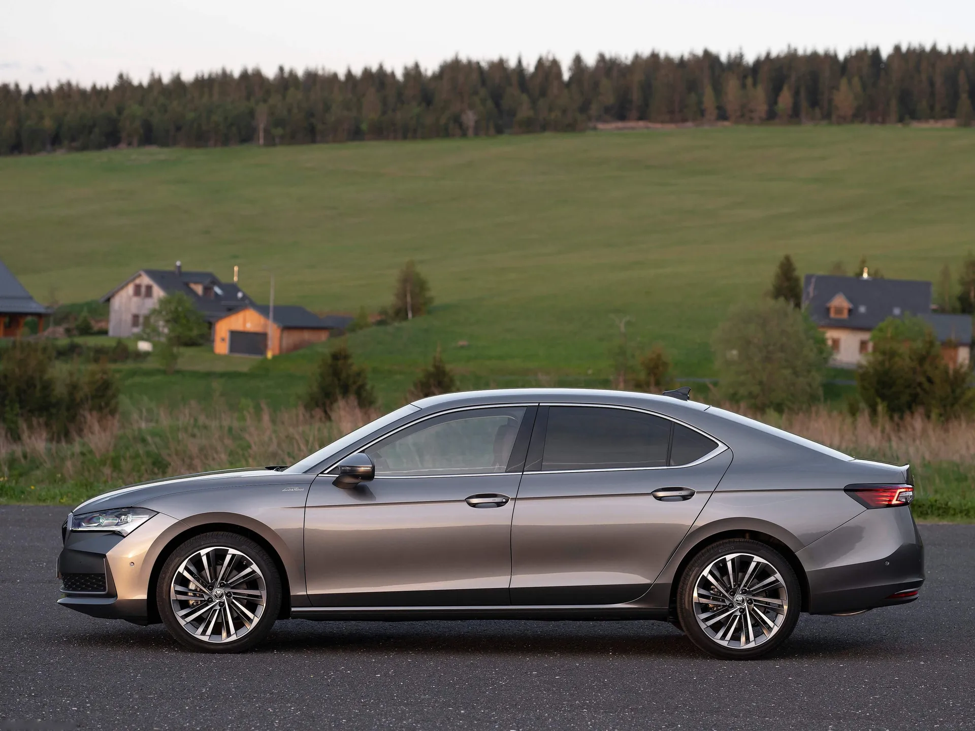Skoda Superb (2024) – boční profil