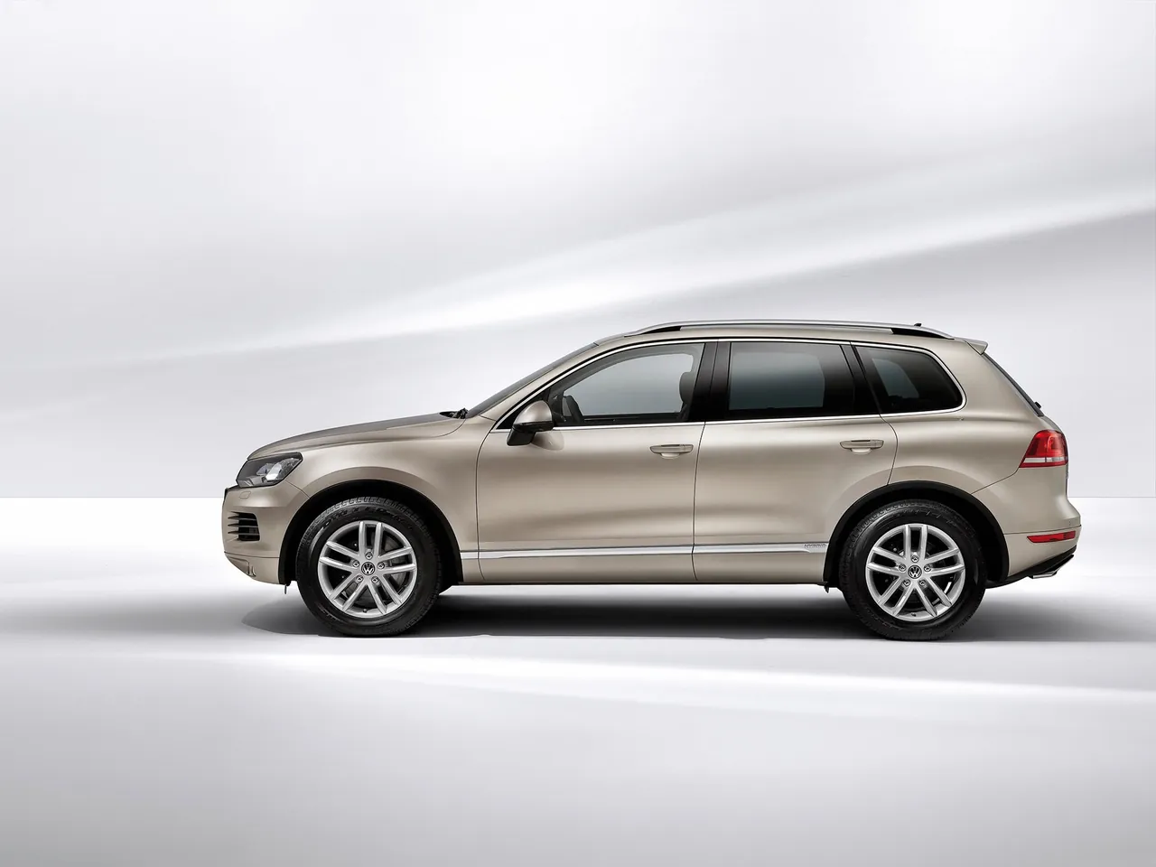 Volkswagen Touareg (2011) - Side Profile
