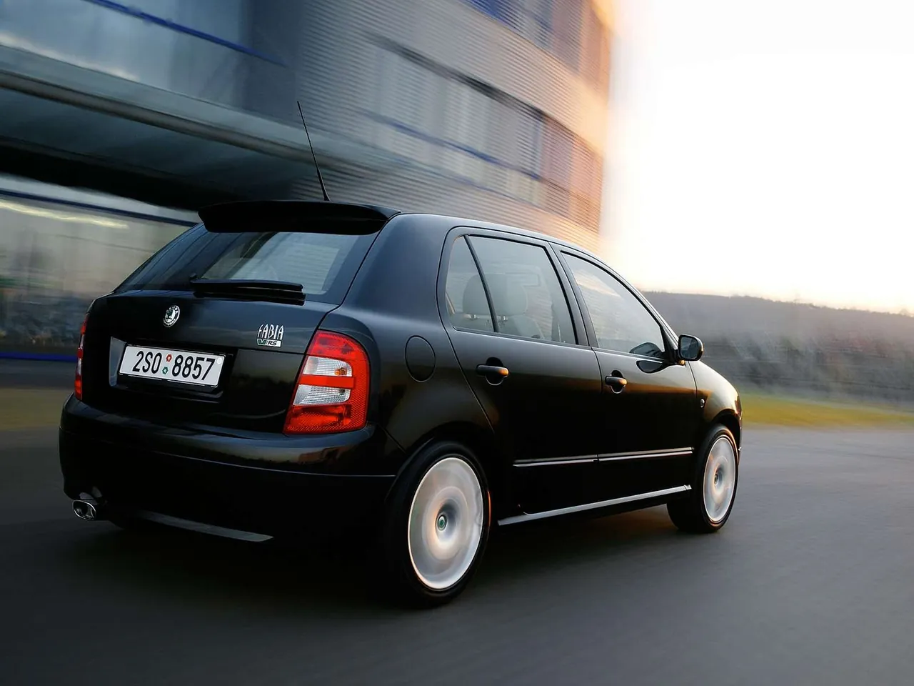 Skoda Fabia RS (2003) – zadní tříčtvrteční pohled