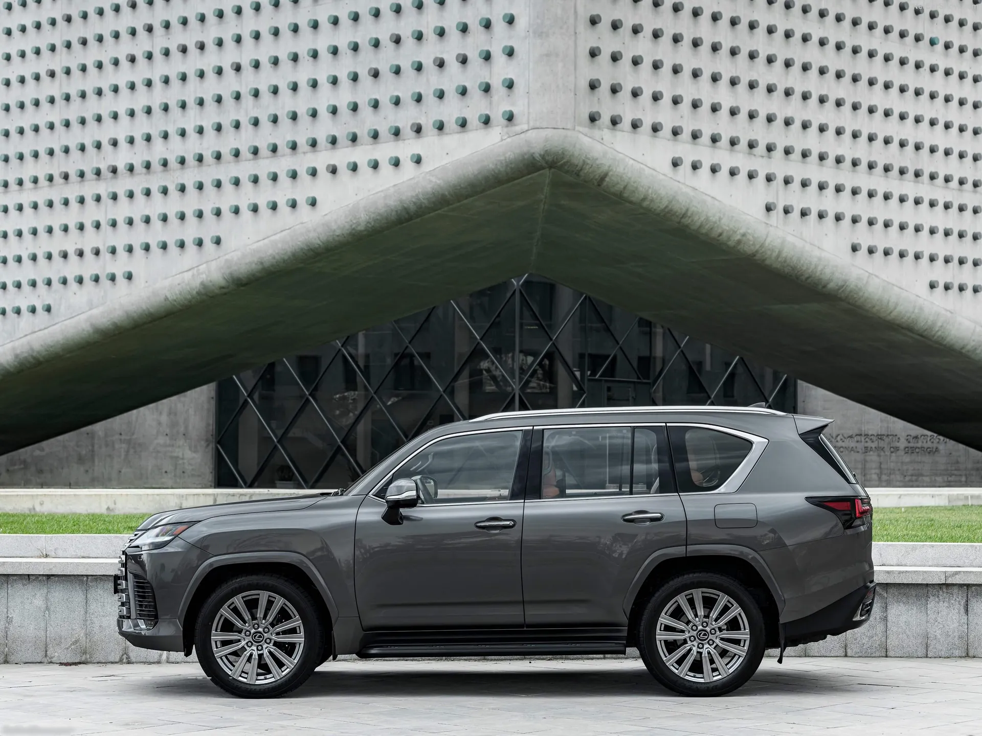 Lexus LX (2022) – boční profil
