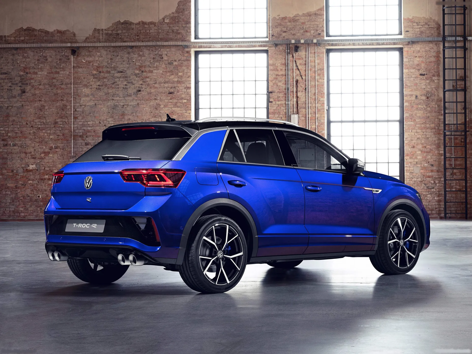 Volkswagen T-Roc R (2022) – zadní tříčtvrteční pohled