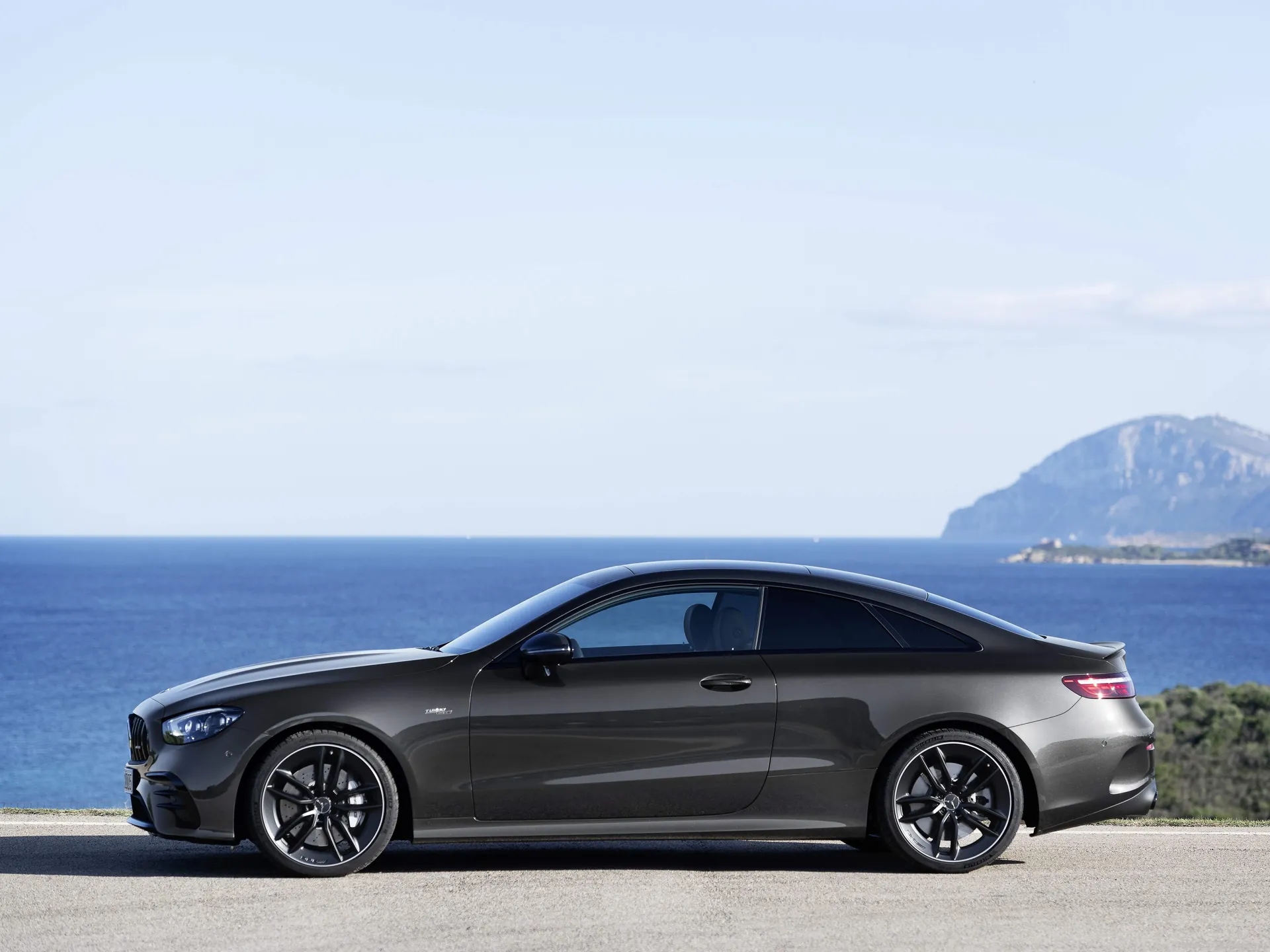 Mercedes-Benz E53 AMG Coupe (2021) – boční profil