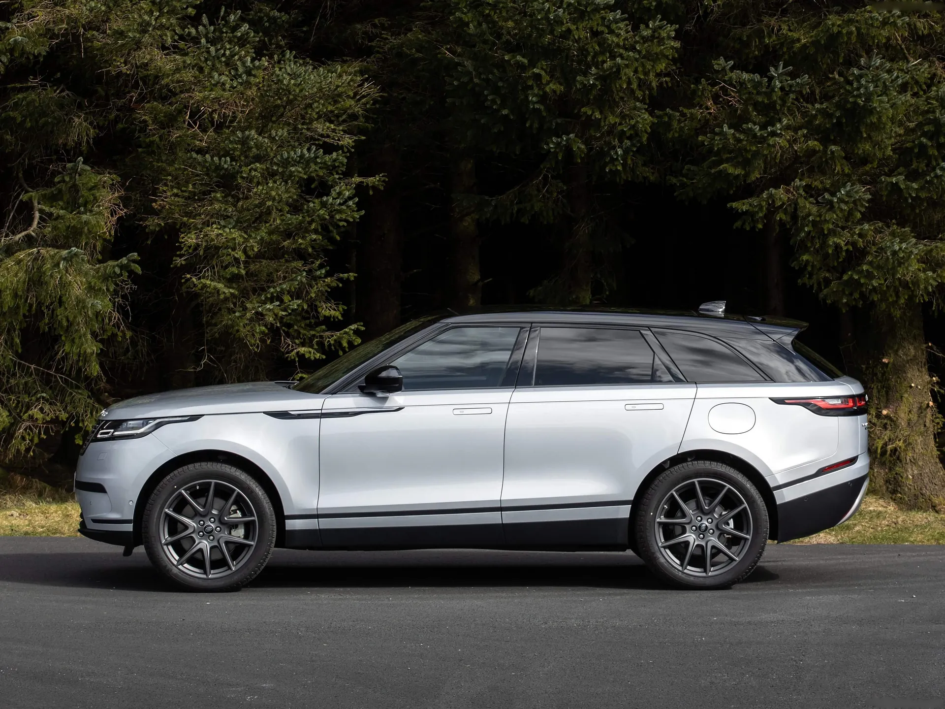Land Rover Range Rover Velar (2021) – boční profil