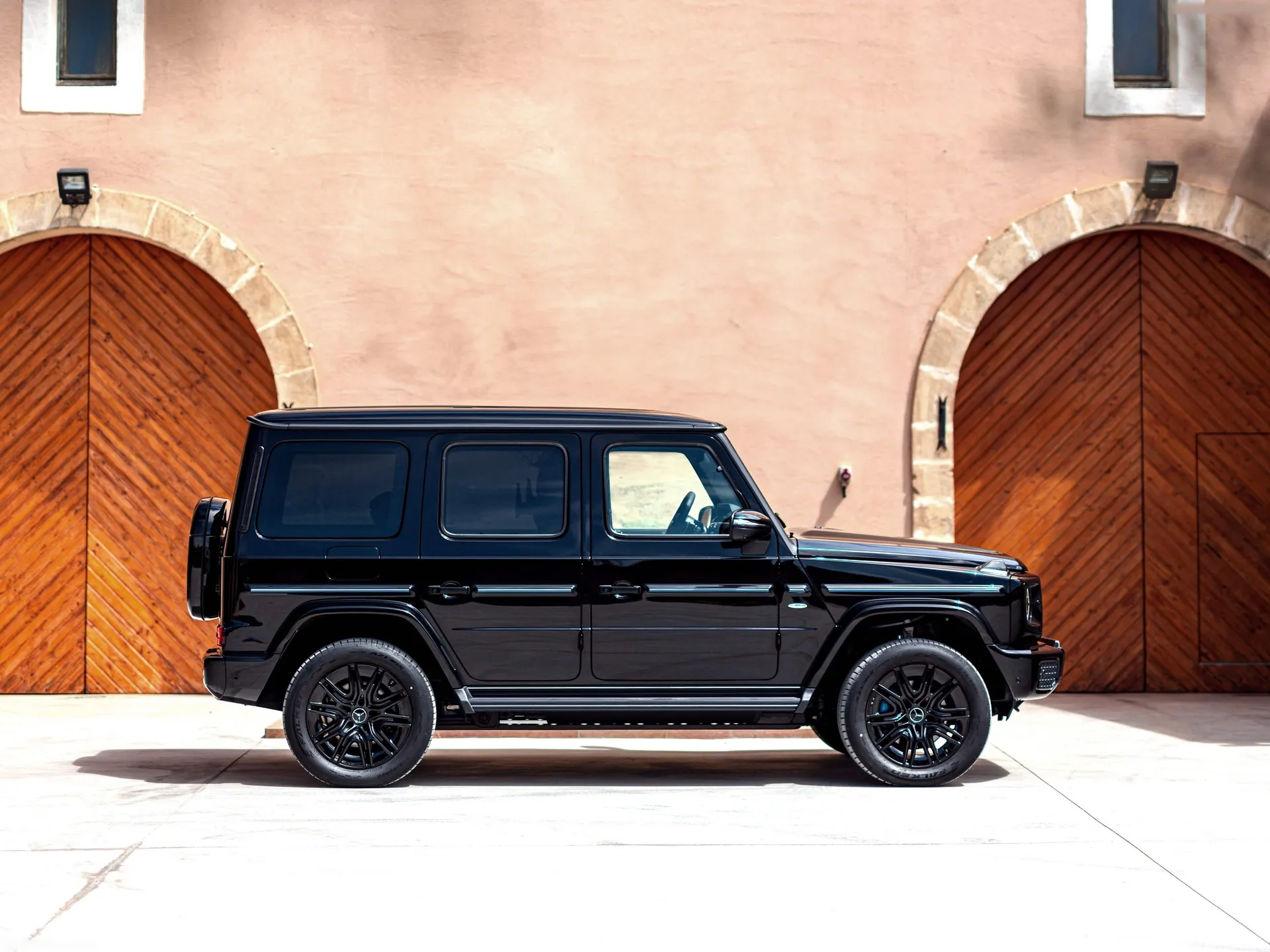 Mercedes-Benz G580 with EQ Technology (2025) – boční profil