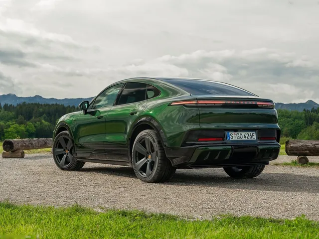 Porsche Cayenne S Coupe Electric (2027)