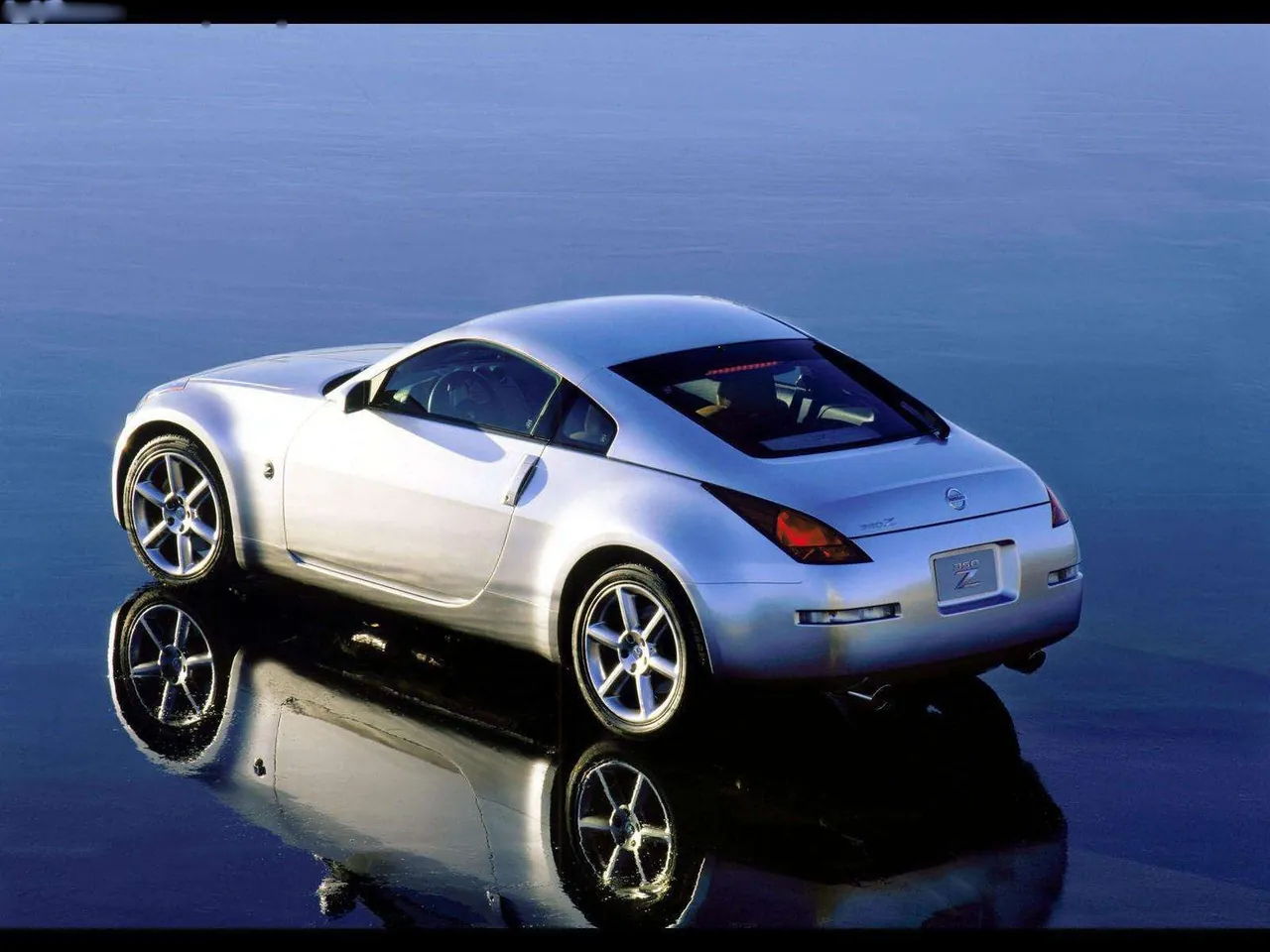 Nissan 350Z (2003) – zadní tříčtvrteční pohled