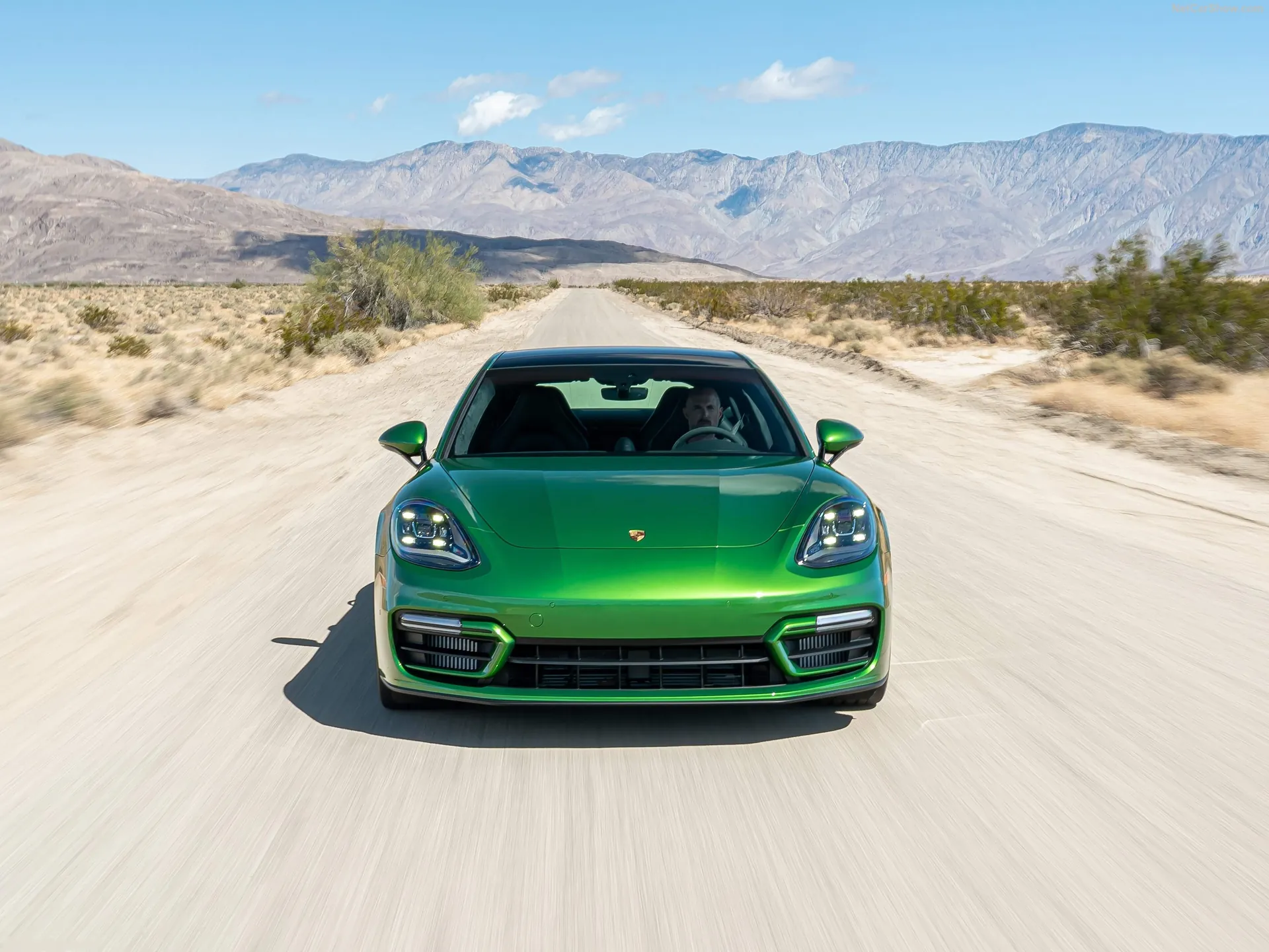 Porsche Panamera GTS (2021) - Front