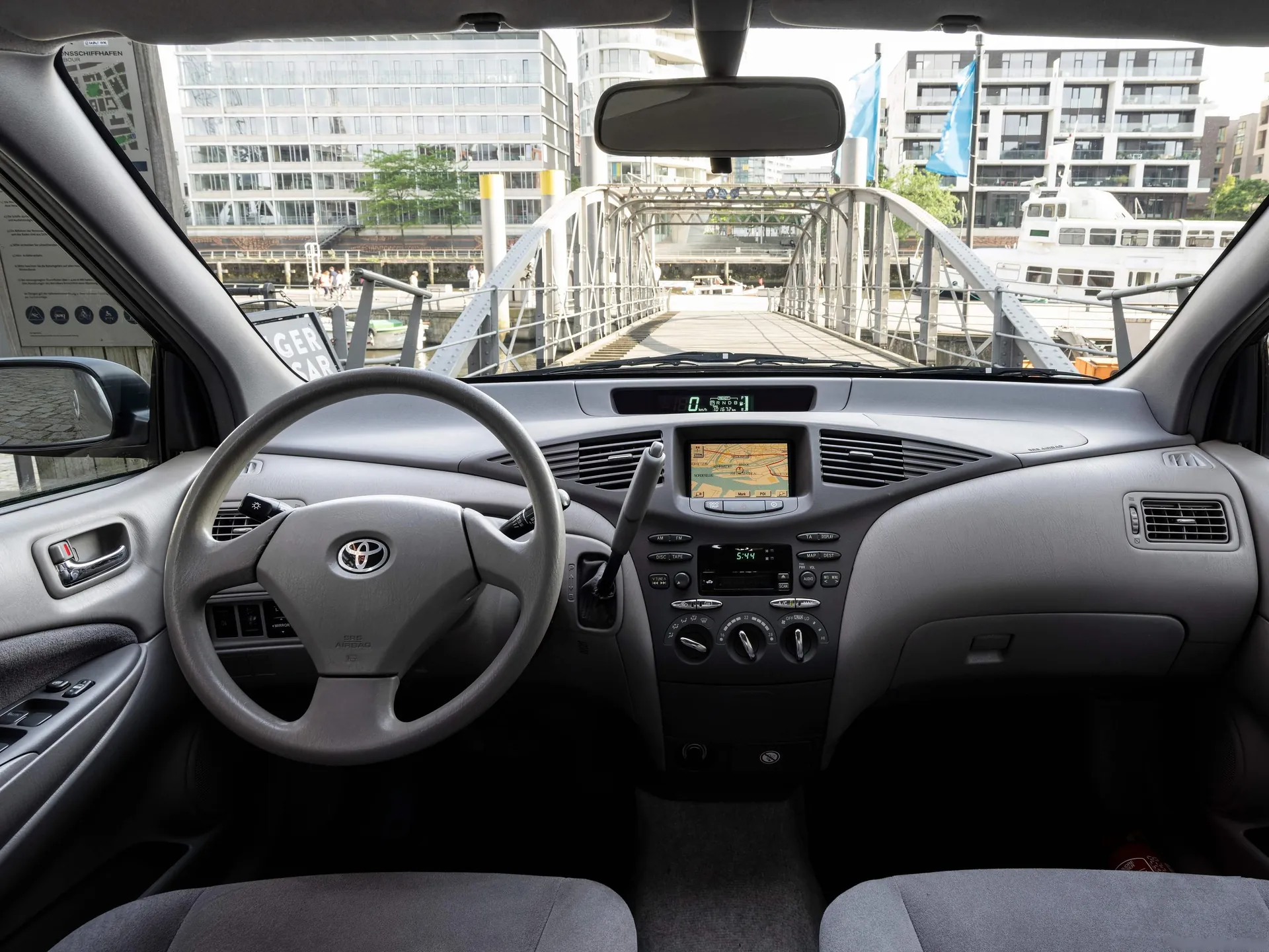 Toyota Prius (2000) - Interior
