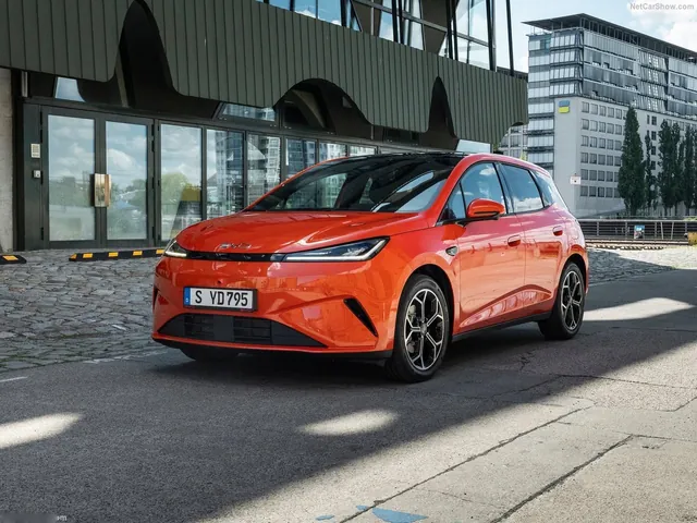 BYD Dolphin G DM-i (2027)