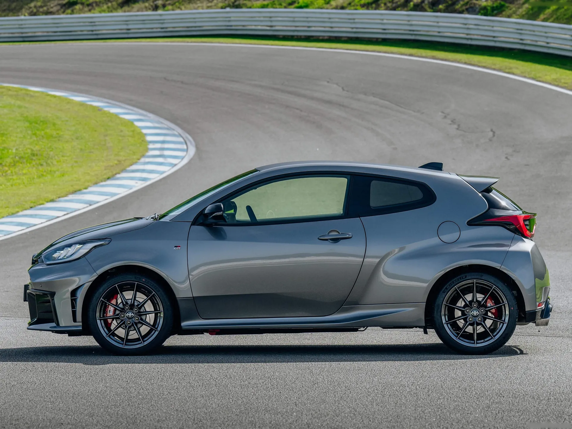 Toyota GR Yaris (2024) – boční profil