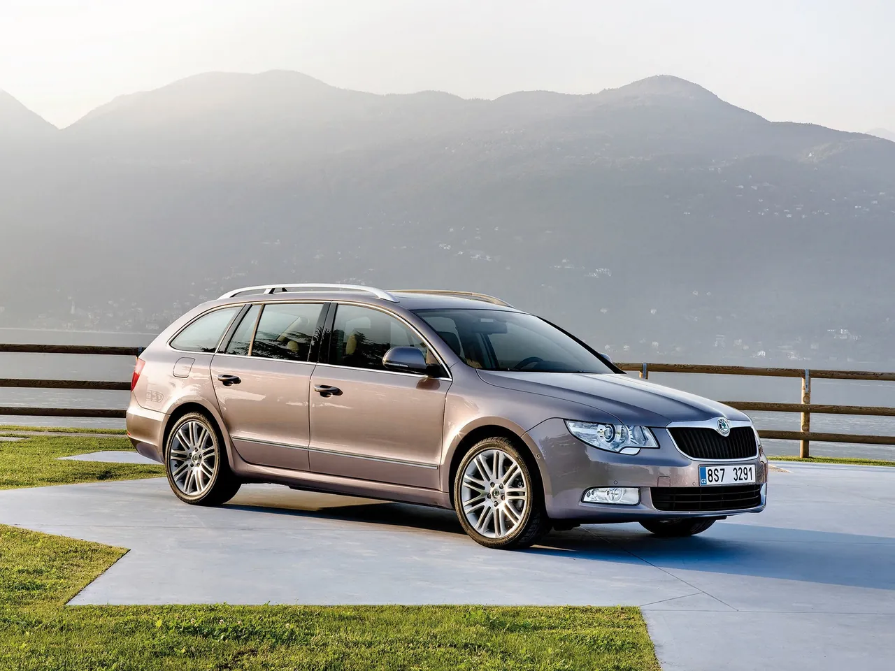 Skoda Superb Combi (2010)