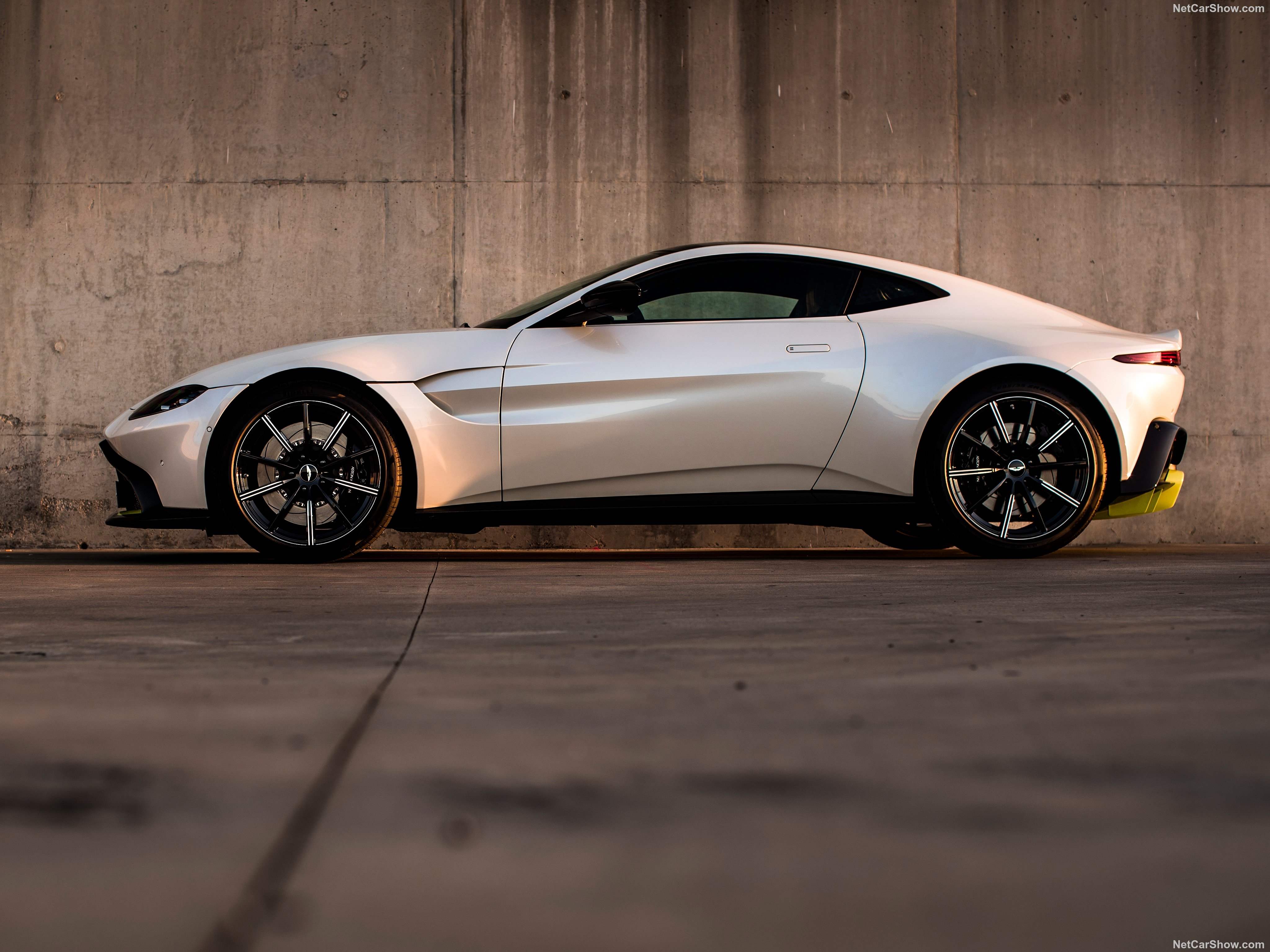 Aston Martin Vantage (2019) – boční profil