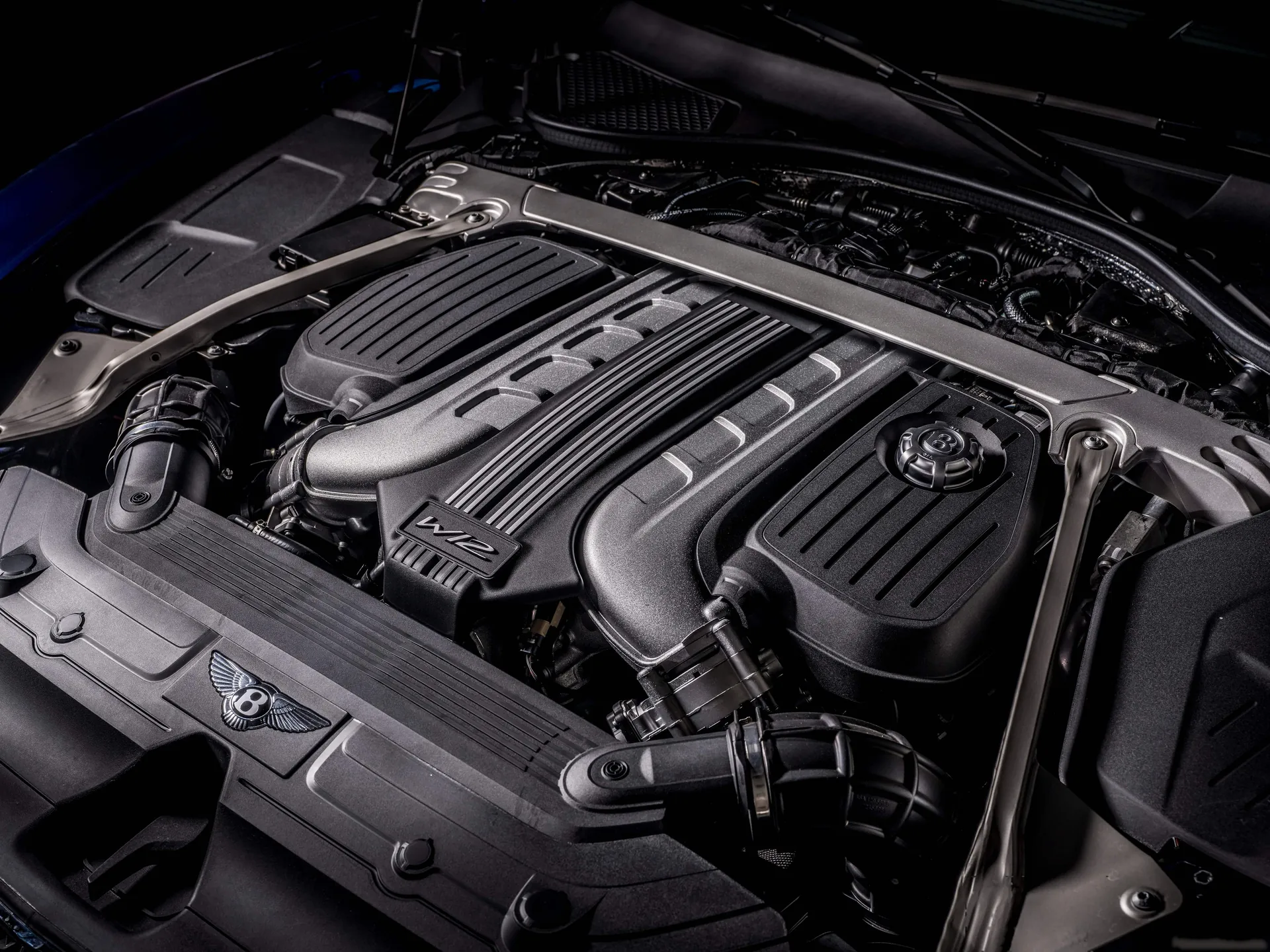 Bentley Continental GT Speed Convertible (2022) – motorový prostor