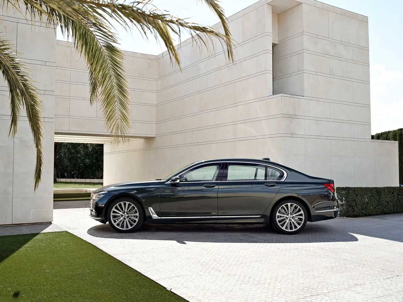 BMW 7-Series (2016) – boční profil