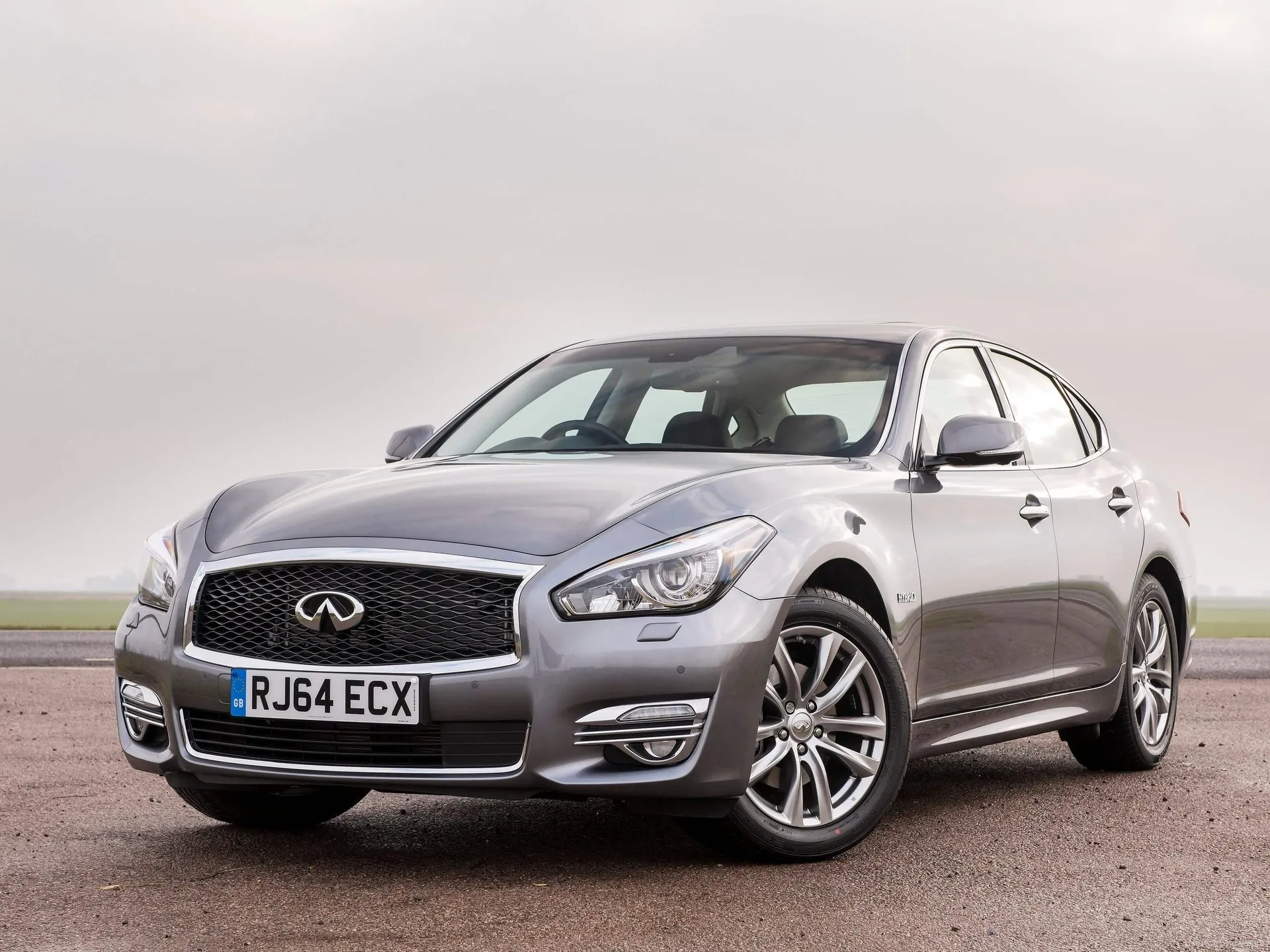 Infiniti Q70 (2015)