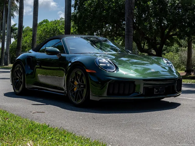 Porsche 911 Turbo S Cabriolet [US] (2026)