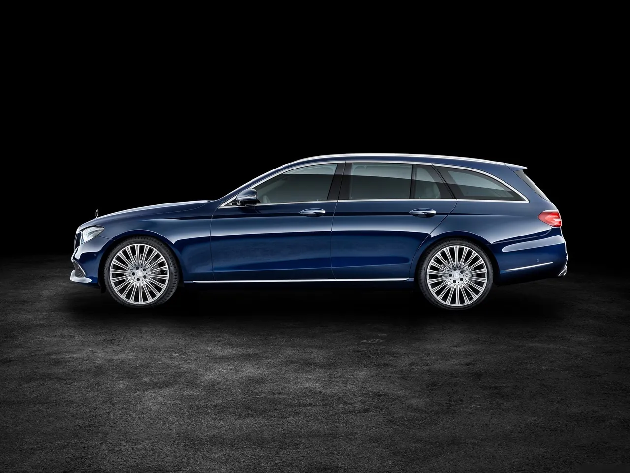 Mercedes-Benz E-Class Estate (2017) – boční profil