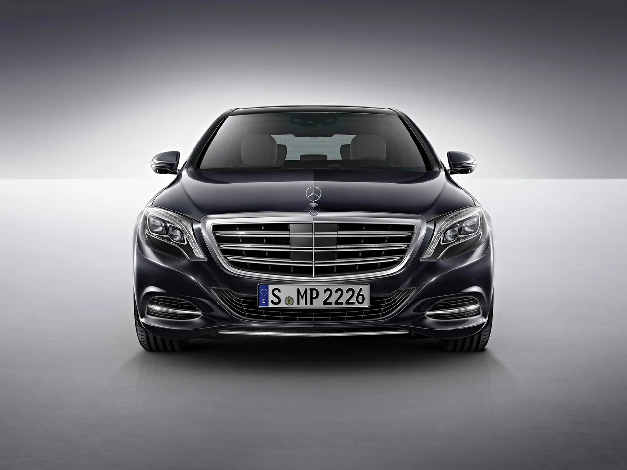 Mercedes-Benz S600 (2015) - Front
